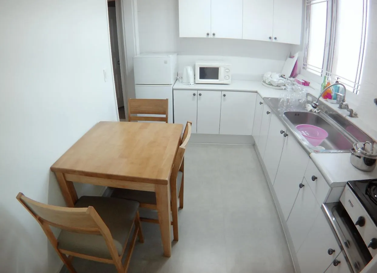 Lux Guesthouse Seoul 2*,  South Korea